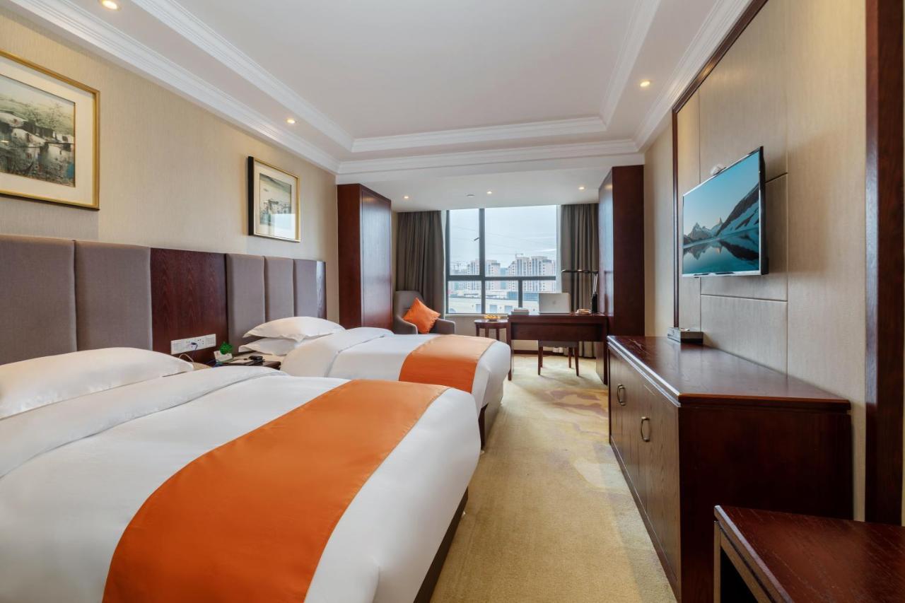 Huzhou Wealth Hotel Exterior foto