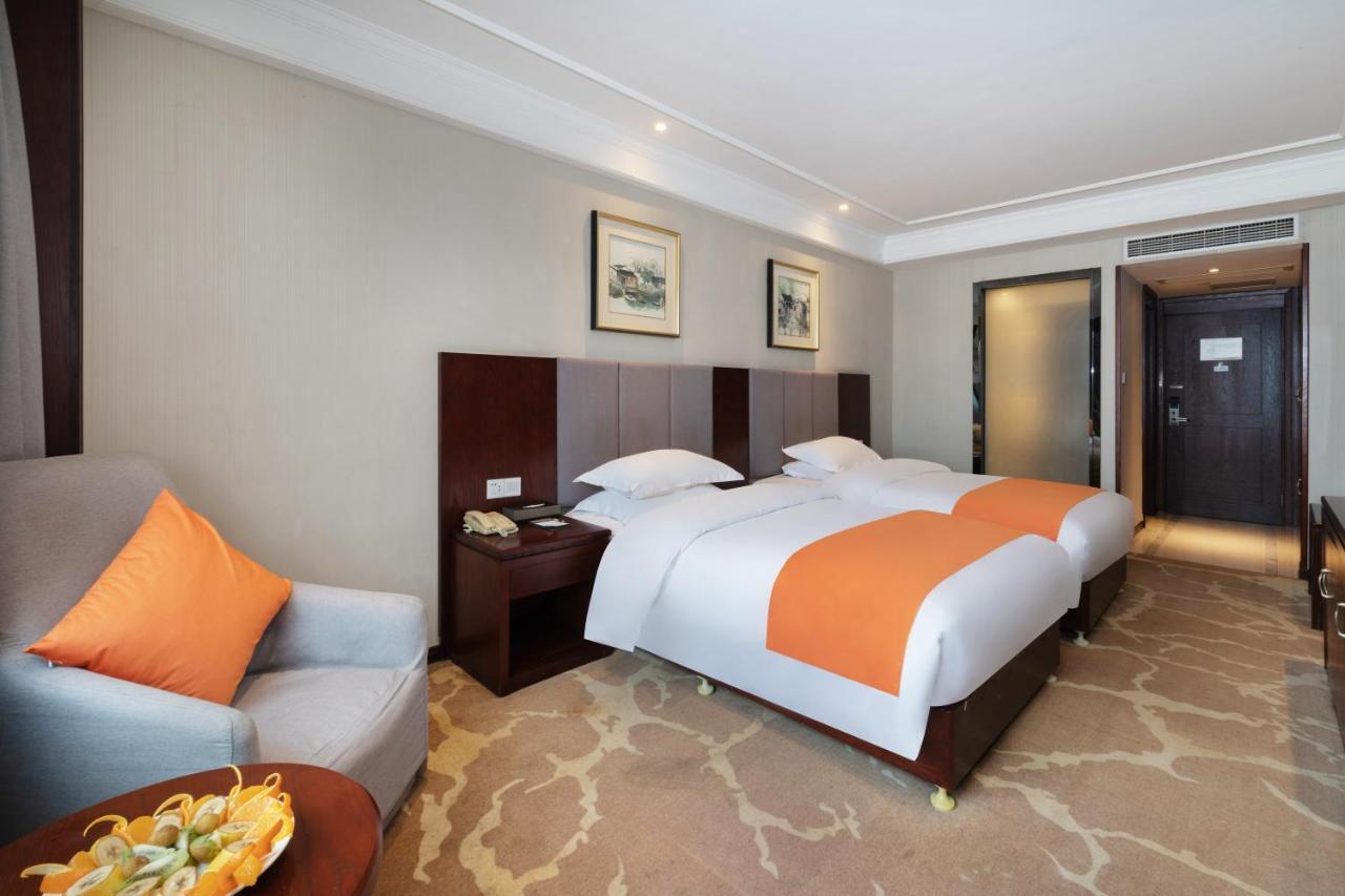 Huzhou Wealth Hotel Exterior foto